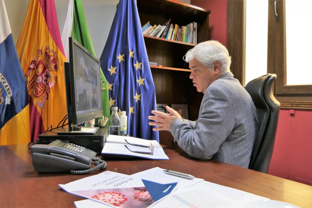 Alpidio Armas, presidente del Cabildo de El Hierro y la FECAI