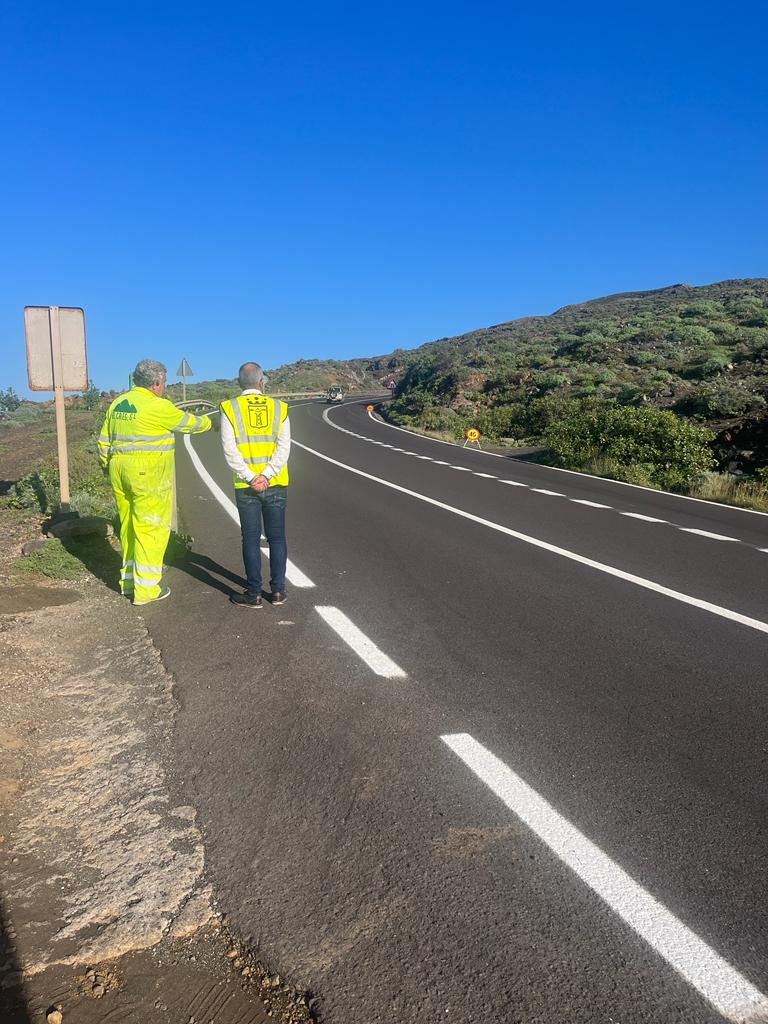 imagen del consejero supervisando los trabajos