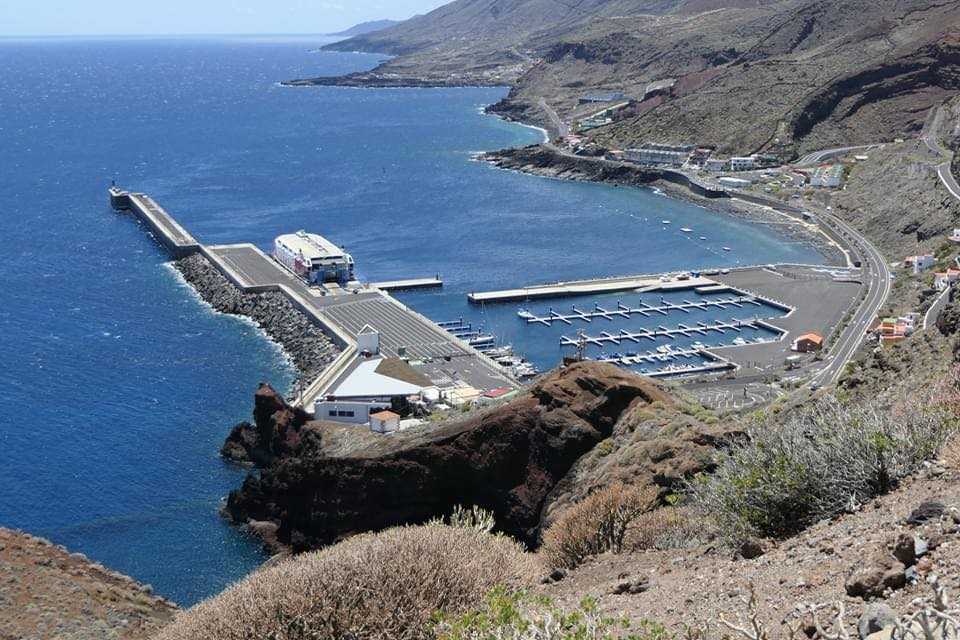 El tráfico marítimo de pasajeros entre Tenerife y El Hierro crece en el mes de julio un 16%