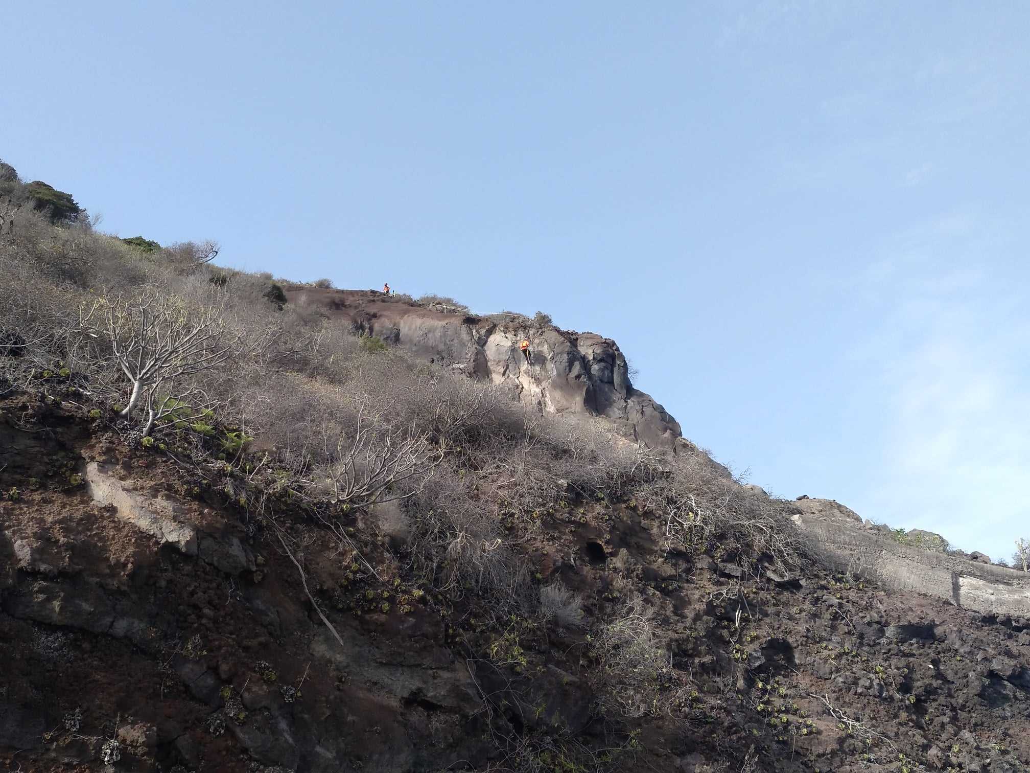 Continúa el cierre cautelar por obras de la carretera de acceso a Sabinosa